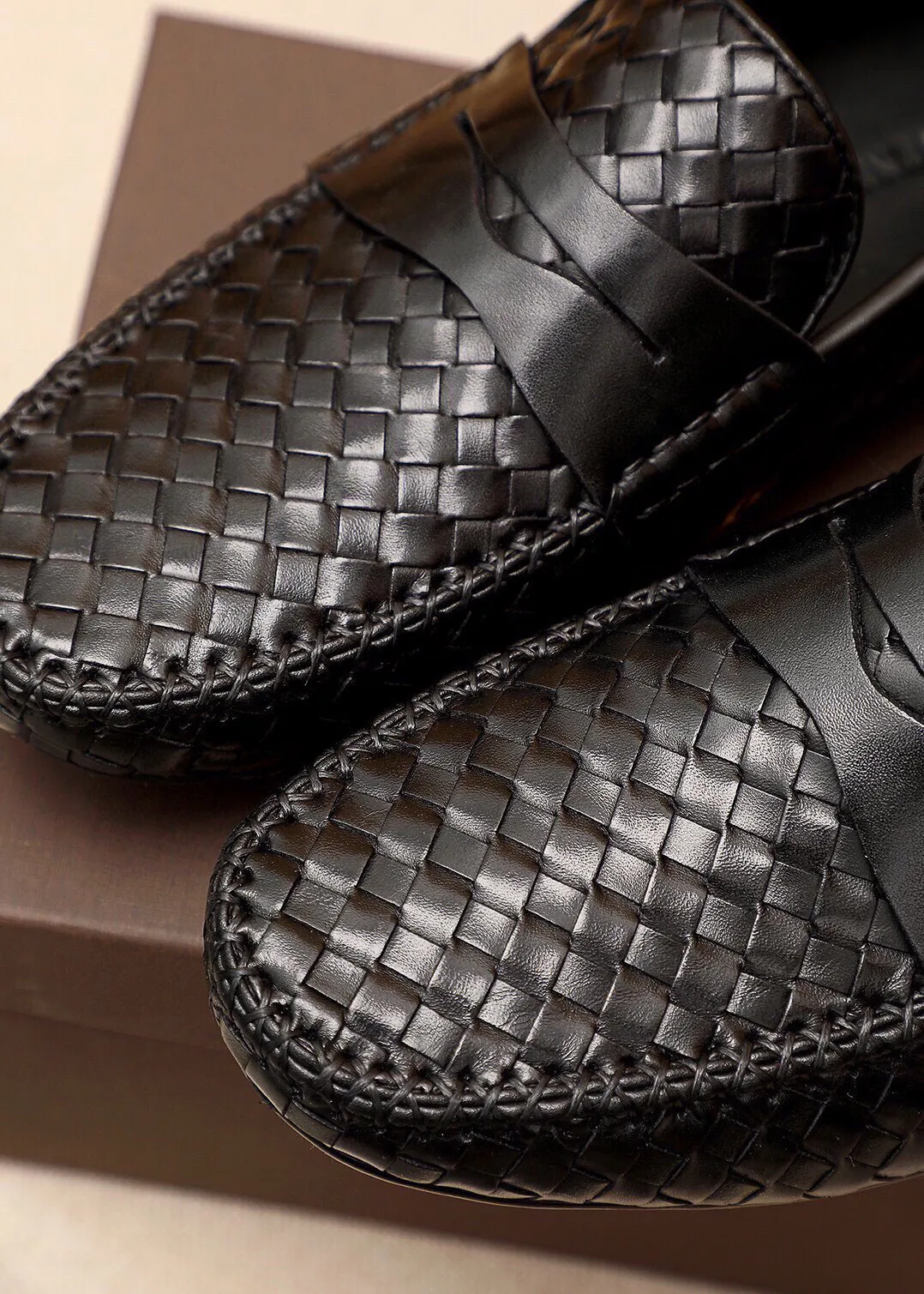 Men's men's shoes 💰500 💐 BV men's slip-on shoes® [BOTTEGA VENETA] official website counter new model, one-to-one mold opening ⚠Italian calfskin purely hand-woven ➕cow 🐂 leather lining. Driving slip-ons, available at counters, sizes 38～44 (45🉑️customized)